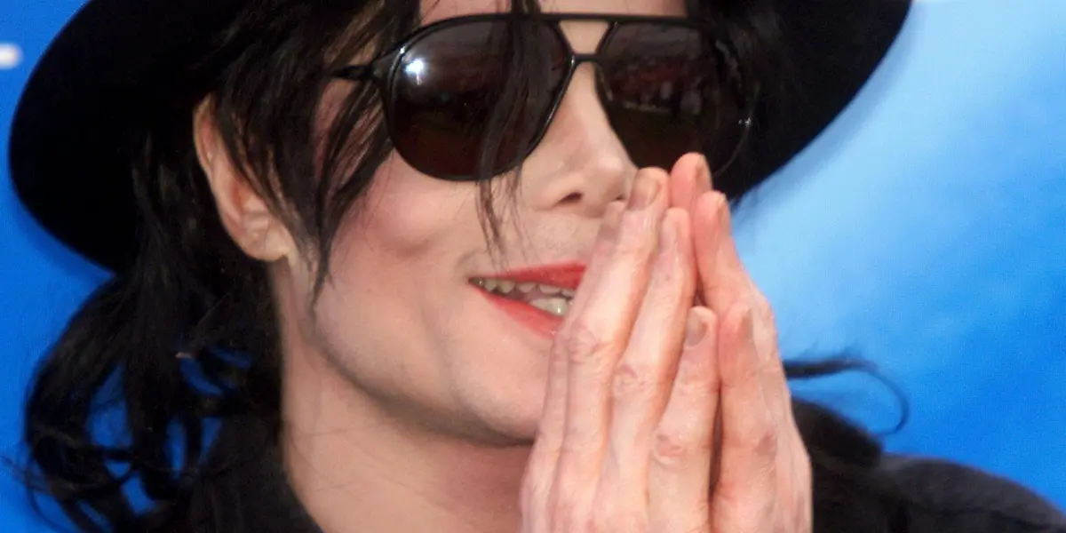 Descubre en los miles de dólares que se subastó el sombrero de Michael Jackson 