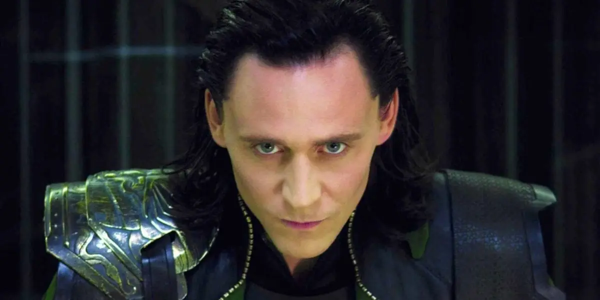 El actor británico tuvo su regreso triunfal a la pantalla de Disney+ con Loki. Te contamos cuál es su increíble salario. 