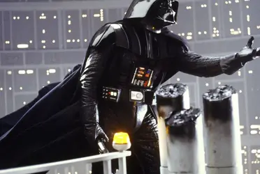 Finalmente se confirma la presencia del clásico y más icónico personaje de Star Wars: Darth Vader.
 