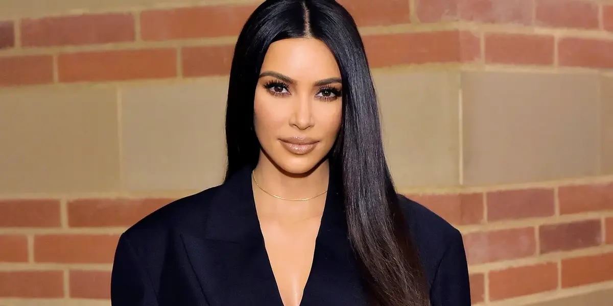 Kardashian hizo el cambio solo un día después de haber sido declarada legalmente soltera en su divorcio de Kanye West. Cambiar su nombre de nuevo fue parte de la petición de Kardashian.
 
