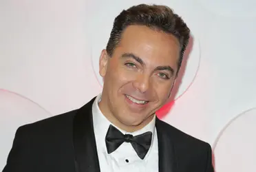 A bordo de un Mercedes Benz es como Cristian Castro disfruta de su exitosa carrera
