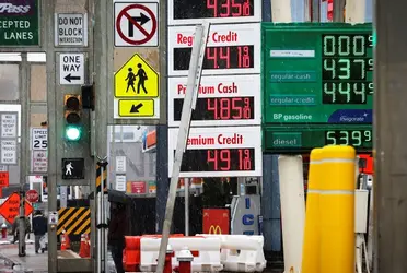     A nivel nacional, la gasolina magna tiene un precio promedio de 21.67 pesos por litro, mientras que la premium está en 23.52 pesos, y el diésel en 23.18 pesos