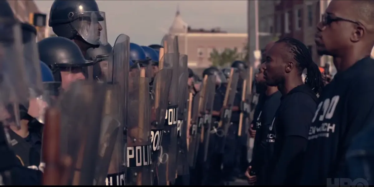 A semanas del lanzamiento del primer capítulo, la cadena televisiva presentó el primer avance de lo que será esta producción creada por David Simon (The Wire) y George Pelecanos, escrita con base al libro de Justin Fenton, un reportero de Baltimore Sun.