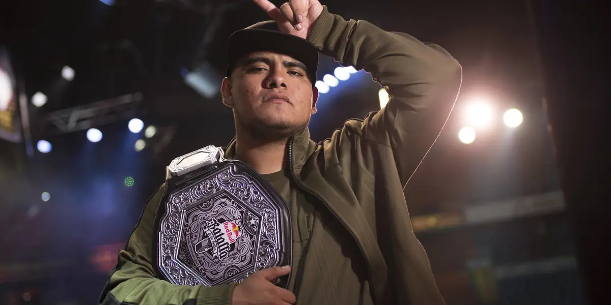 Aczino salió del retiro para continuar su legado y que hoy, ha hecho historia al convertirse en el primer Bicampeón Internacional de la Red Bull.