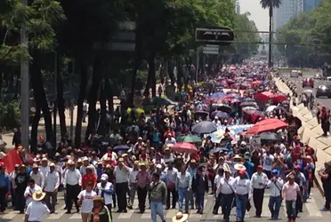 Además de marchar por una serie de exigencias laborales y sindicales señalaron que aun no hay justicia para las víctimas de la masacre en Nochixtlán y Ayotzinapa,