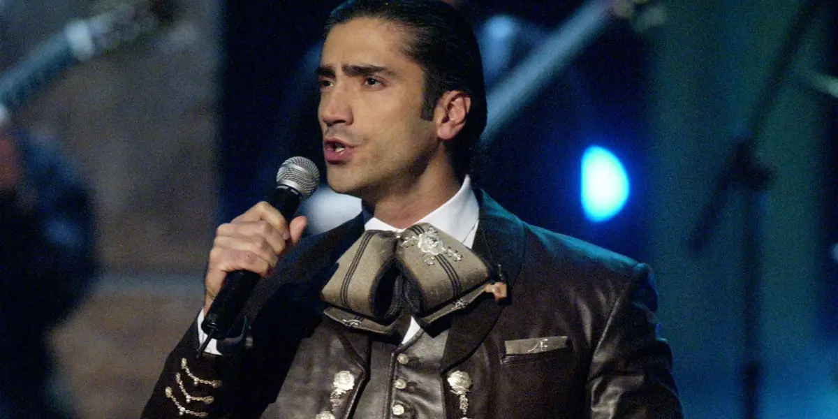 Alejandro Fernández no quiere que deje de sonar su canción hasta que se retire de los escenarios