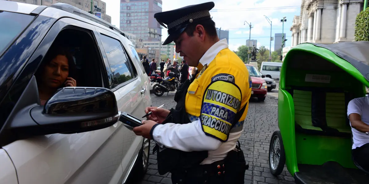Algunos automovilistas circulan por la CDMX con música a todo volumen. Sin embargo, el ruido representa un riesgo para los otros conductores y usuarios de la vía pública.