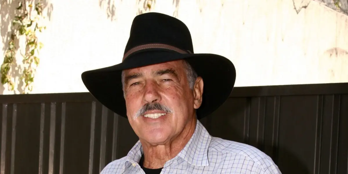 Andrés García recudió a un remedio poco habitual y termino lastimándose la garganta