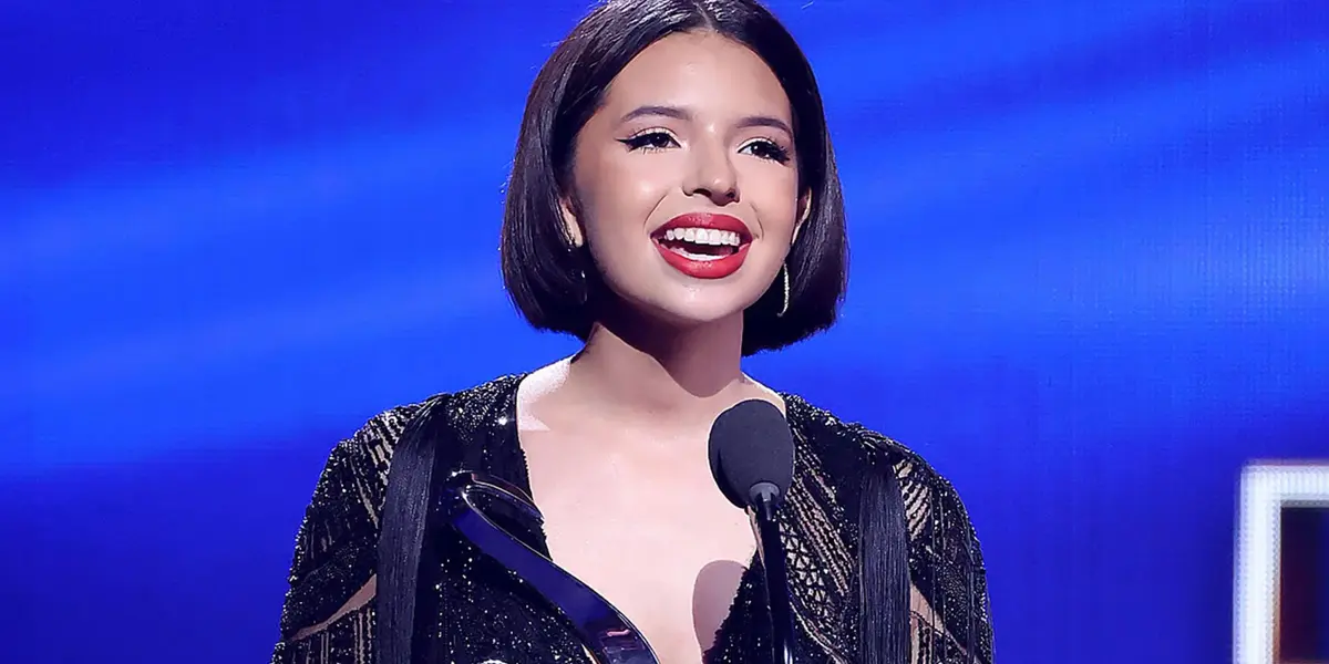 Ángela Aguilar disfruta de su fortuna con lujosos atuendos que presume a través de sus redes sociales