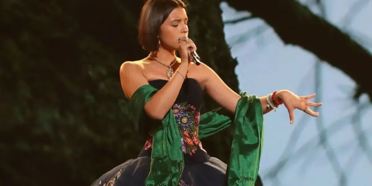 Ángela Aguilar hace esto con sus vestidos antes de utilizarlos