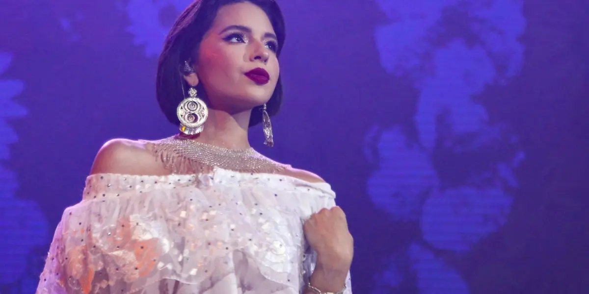 Ángela Aguilar se le olvidó que estaba con la Reina Sofía y rompió este protocolo