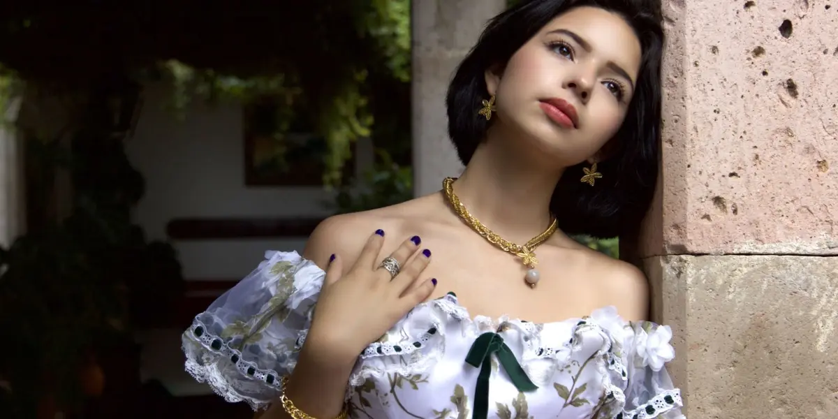 Ángela Aguilar tiene uno de los autos más curiosos y más caros del mundo