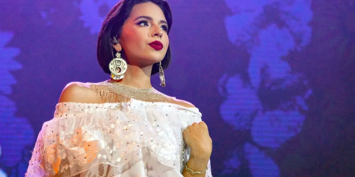 Ángela Aguilar y su familia consienten demasiado a su perro que lo visten de una forma excéntrica