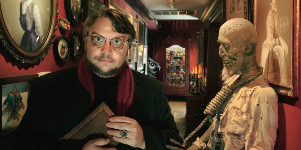 Aquí puedes ver la asombrosa y tenebrosa colección que Guillermo del Toro tiene en su casa de “Los Ángeles”.