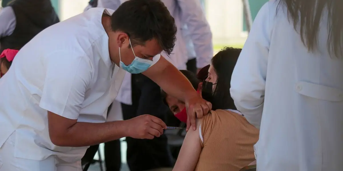 Autoridades de la Ciudad de México informaron que el próximo jueves 19 de mayo iniciará la vacunación contra el coronavirus covid-19.