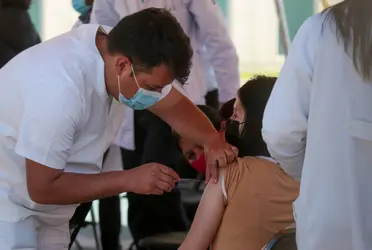 Autoridades de la Ciudad de México informaron que el próximo jueves 19 de mayo iniciará la vacunación contra el coronavirus covid-19.