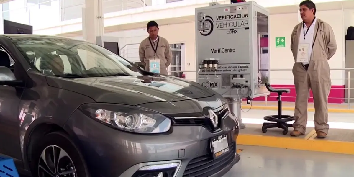 Autoridades implementaron el Hoy no circula este lunes 24 de enero aplica para los vehículos con engomado amarillo cuyo último número de placas sea 5 ó 6, y que tengan holograma 1 ó 2, por lo que no podrán transitar en un horario de las 05:00 a las 22:00 horas.