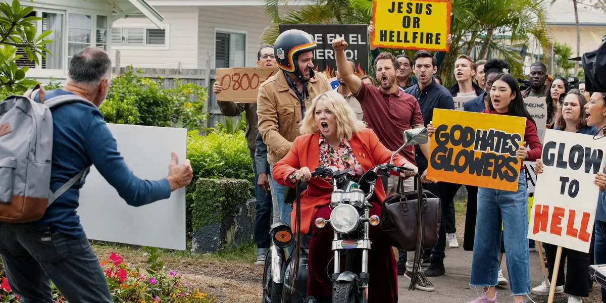 Ben Falcone y Melissa McCarthy protagonizan El idiota preferido de Dios (God’s Favorite Idiot)