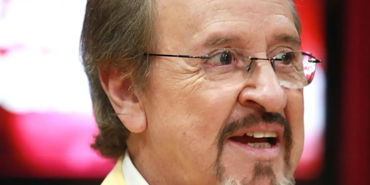 Carlos Villagrán presume lujoso auto y sorprende con la forma en que lo llama