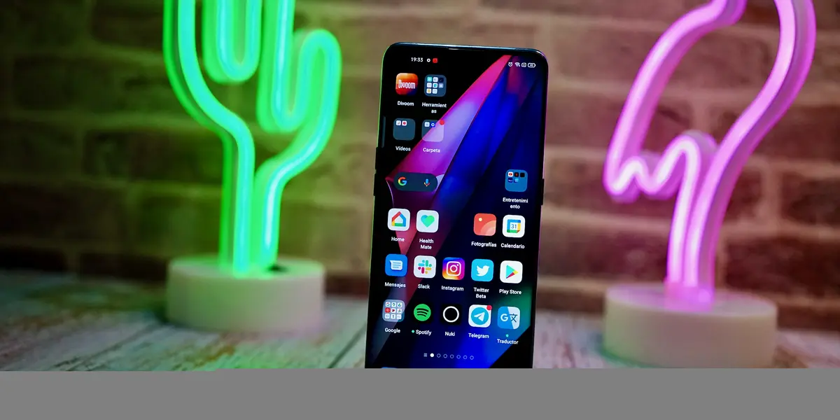 ColorOS 12 trae esta herramienta a prueba de "mirones", la cual camufla las notificaciones que recibas.