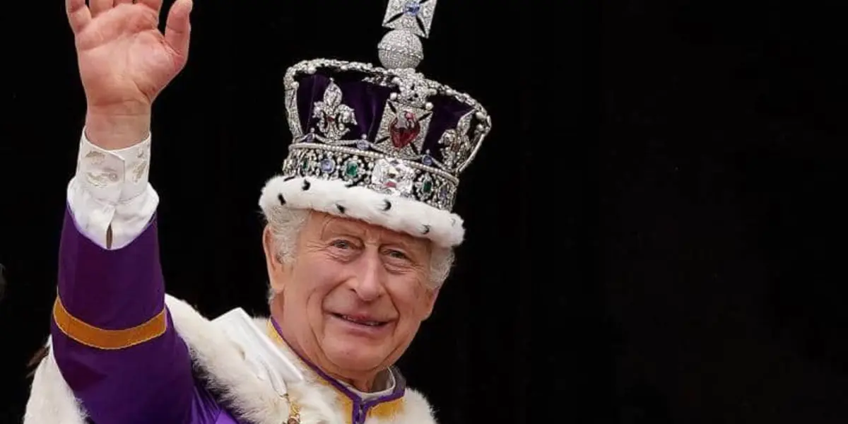 Conoce algunos secretos del outfit del Rey Carlos III