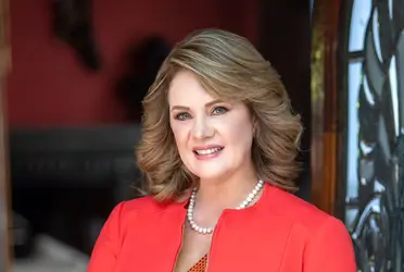 Conoce como sobrevivió Erika Buenfil tras perder su contrato de exclusividad