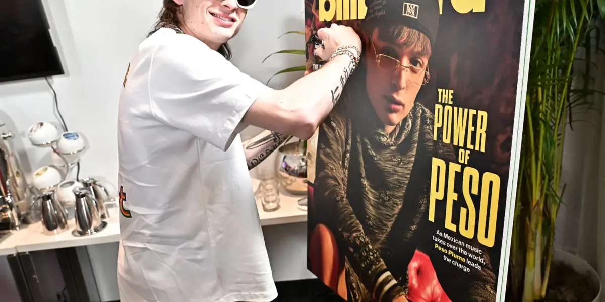 Conoce cual fue el primer auto que pudo comprar Peso Pluma