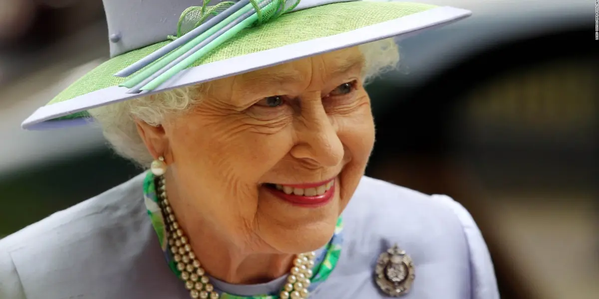 Conoce cuales eran los lujos que la Reina Isabel II le daba a su nieto 