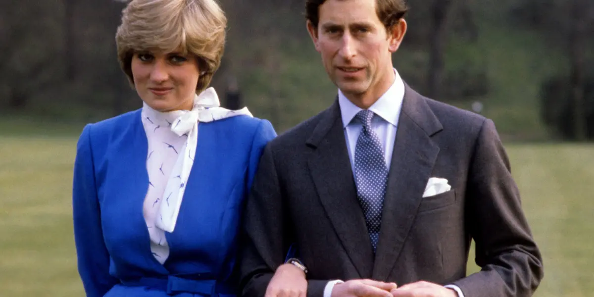 La extraña curiosidad en las fotografías de Lady Di y Carlos III que nadie notó