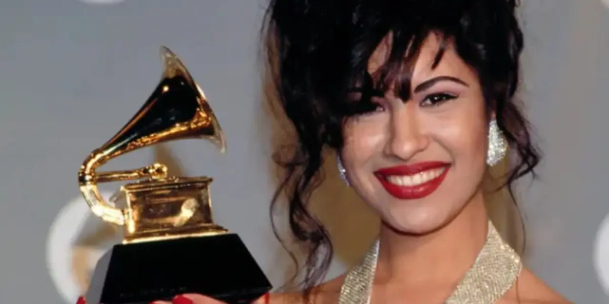 Conoce la fascinante historia detrás del asombroso vestido que Selena Quintanilla utilizó en la entrega de los premios Grammy en 1994.