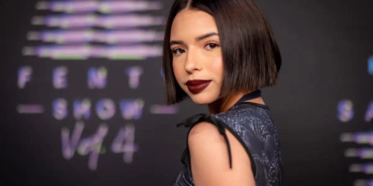 Conoce la peculiar y exótica manada de perros que tiene Ángela Aguilar