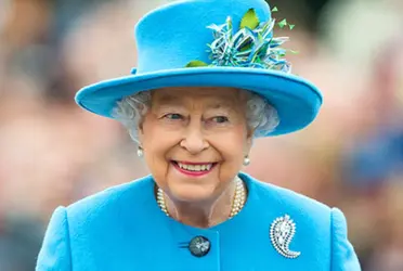 El extraño secreto que guardaban las manos negras de la Reina Isabel II y pocos conocían