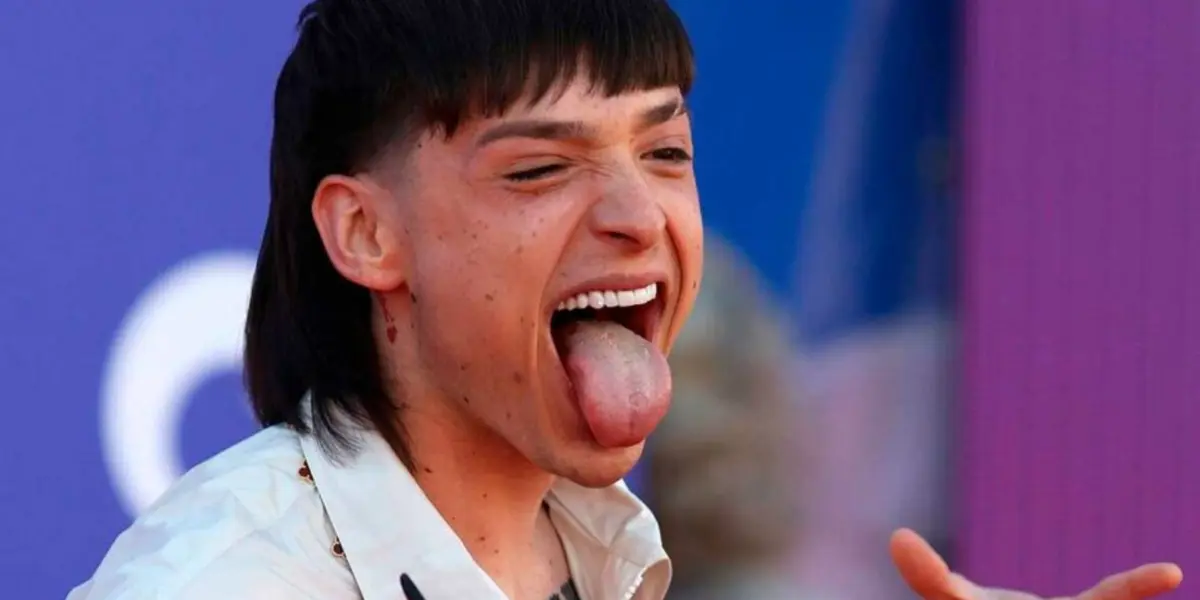 Conoce lo que hizo Peso Pluma con su primer salario como cantante