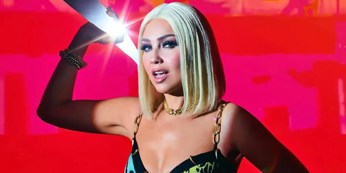 Conoce que es lo que lleva una super estrella como Thalía en su bolsa de mano