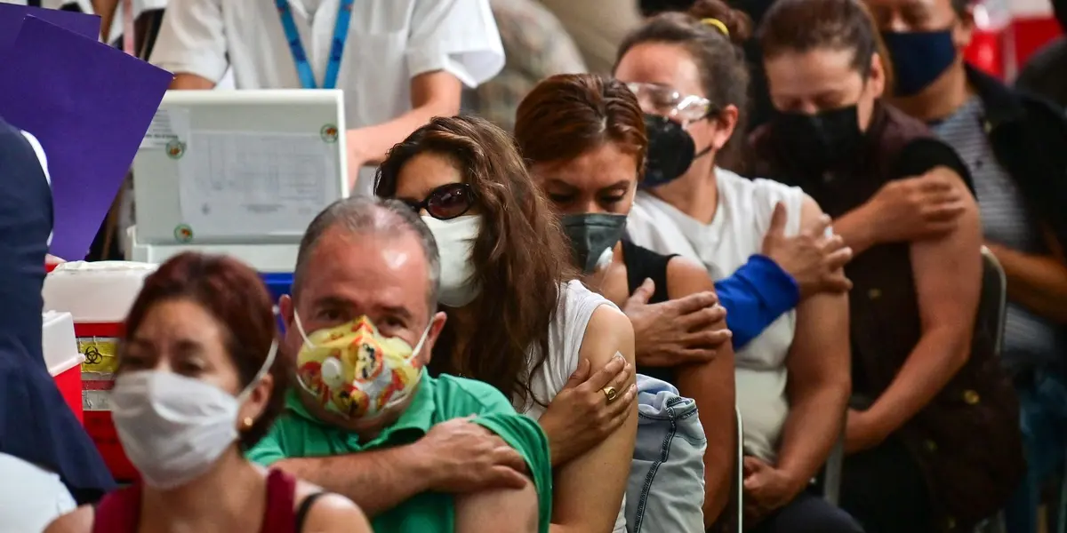 De acuerdo con autoridades capitalinas, en la Ciudad de México hay alrededor de un millón de personas que ‘olvidaron’ acudir por su refuerzo y otros.