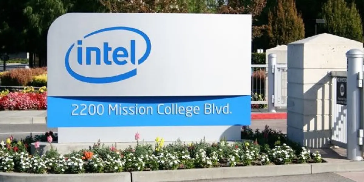 De acuerdo con los reportes de The Associated Press, Intel ha enviado un memorando firmado por la jefa de recursos humanos, Christy Pambianchi, en donde señala que los empleados no vacunados deberán buscar una exención o hacerse pruebas semanales, incluso si trabajan desde casa.