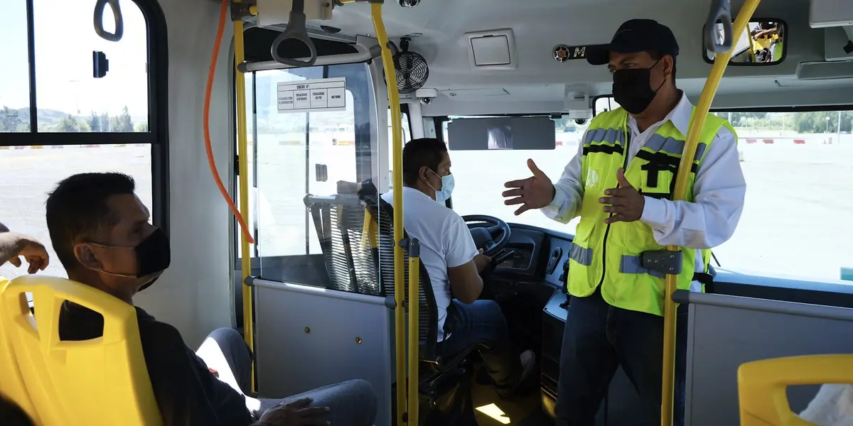 De estos conductores, 101 comenzaron su curso teórico desde el 27 de septiembre y concluirán el 28 de octubre con una capacitación práctica en las instalaciones del Estadio Akron