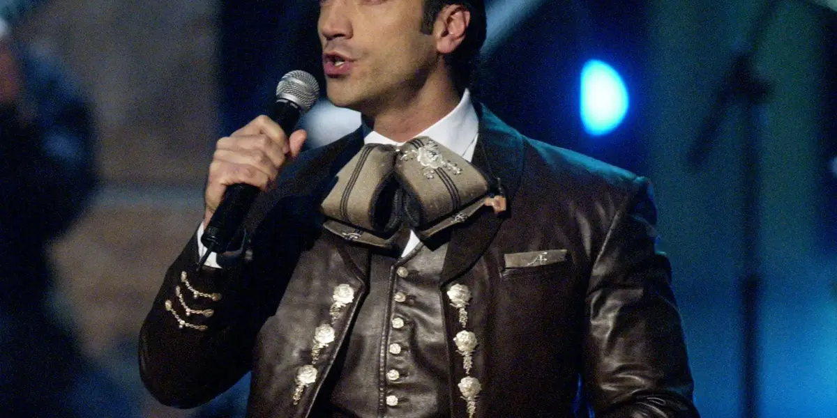 Descubre el amuleto de la suerte de Alejandro Fernández