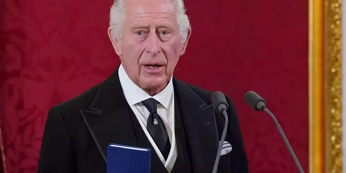 Descubre el nuevo plan de Carlos III para ser el centro de atención en la coronación