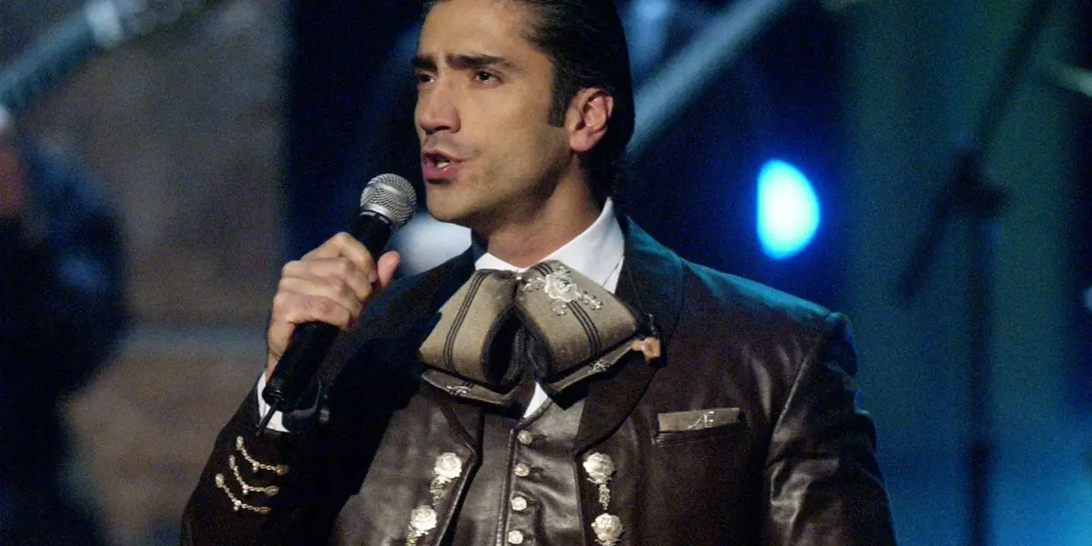 Descubre el pasado de Alejandro Fernández antes de ser famoso