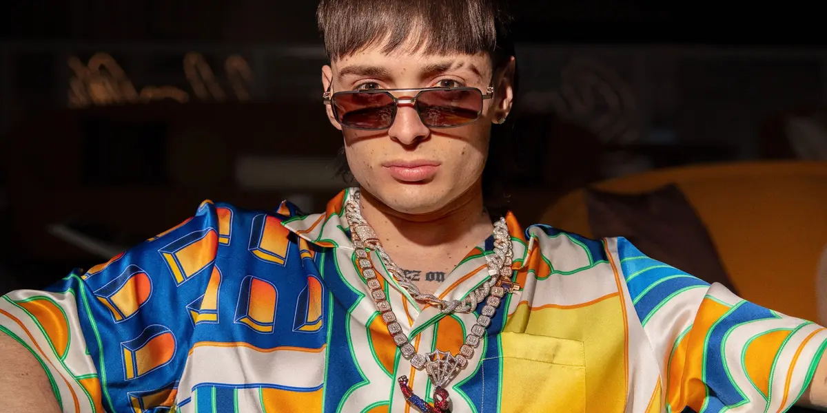 Descubre la lujosa mansión de Peso Pluma en Los Ángeles