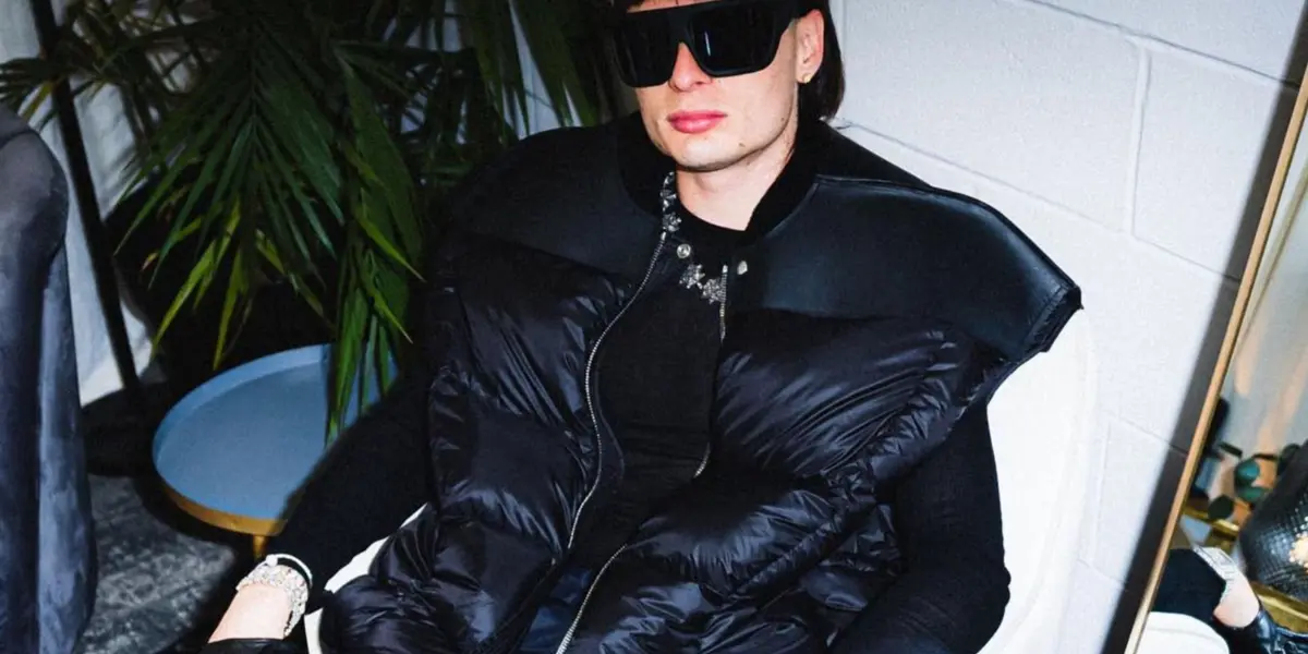 Descubre la marca de tenis que es la favorita de Peso Pluma y que los puedes adquirir