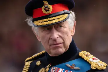 Descubre lo más extraño que el Rey Carlos III suele llevar en todos sus viajes