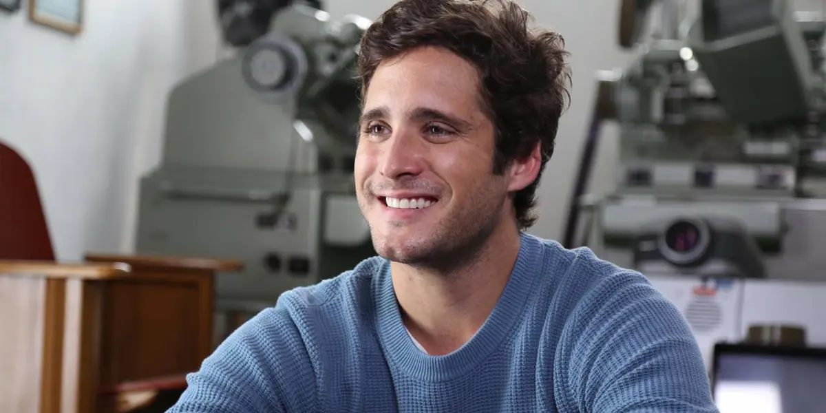 Desde el año 2018 el actor le da vida a uno de los máximos ídolos mexicanos. Hace poco revelaron cuándo cobro por la segunda temporada.