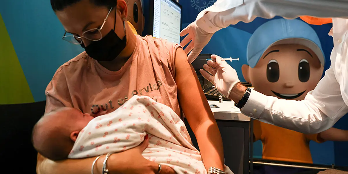 Desde que concluyó la vacunación con esquema completo en la capital del país, el gobierno local no ha dejado de atender a la población que por alguna razón no acudió por el biológico.