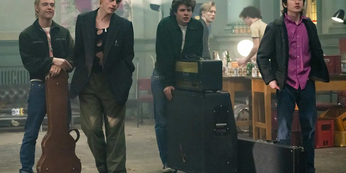 Desde sus inicios hasta convertirse en íconos del punk en Reino Unido y el mundo entero, la miniserie explora la revolución en todos los ámbitos de la sociedad (artística, cultural y política) que provocó este cuarteto musical que desafió a la monarquía británica.