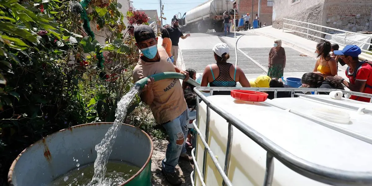 Después de cuatro días de suspensión del servicio de agua potable en gran parte de la Zona Metropolitana de Guadalajara, se espera que a más tardar el martes el suministro quede reestablecido en la ciudad en su totalidad.