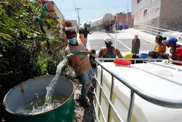 Después de cuatro días de suspensión del servicio de agua potable en gran parte de la Zona Metropolitana de Guadalajara, se espera que a más tardar el martes el suministro quede reestablecido en la ciudad en su totalidad.