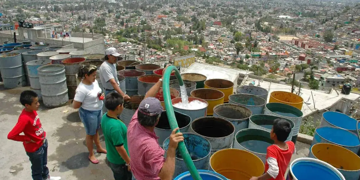 Destacó que en Iztapalapa se llevan a cabo obras en materia de agua potable y drenaje, con un monto de inversión de 800 millones de pesos.
