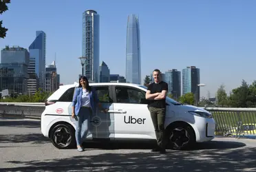 El fabricante de autos BYD y la compañía de transporte con conductor Uber anuncian alianza estratégica